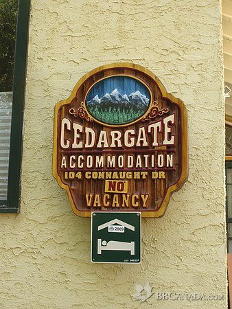 Cedar Gate Home Accommodation - image on stayinjasper.com