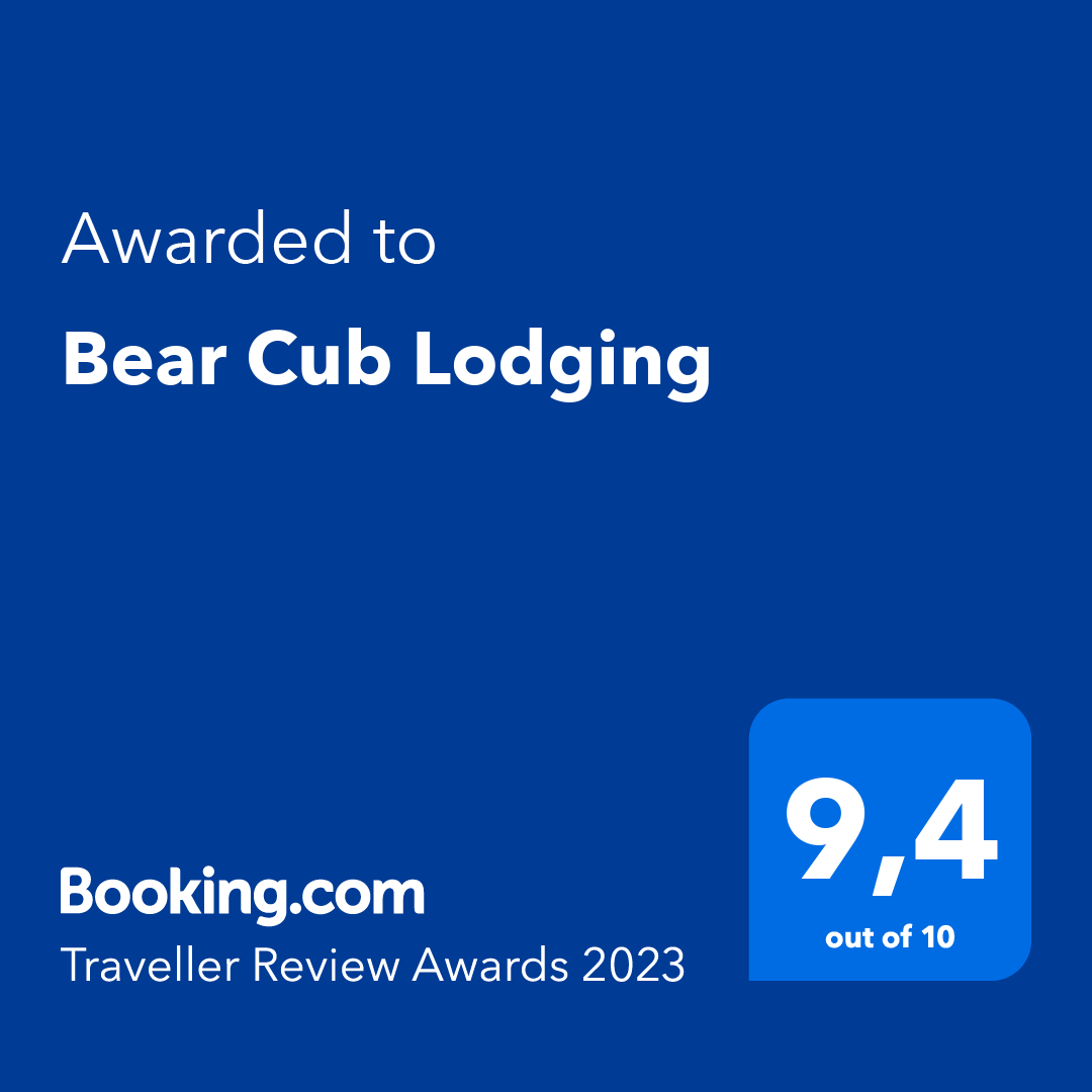 Bear Cub Lodging - image on stayinjasper.com